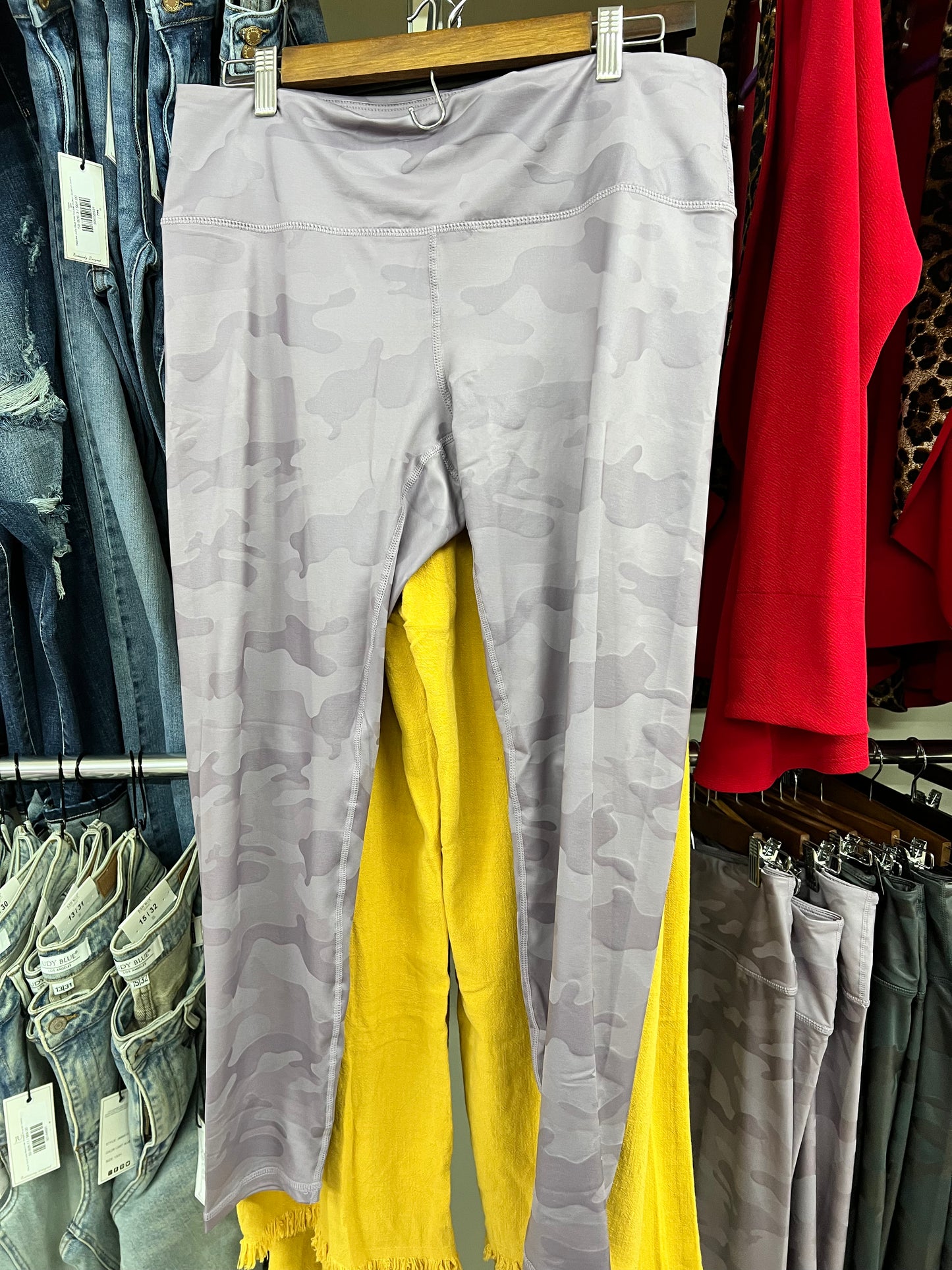 Curvy RaeMode Butter Soft Yoga Compression Camo Chintz Full Length Pants