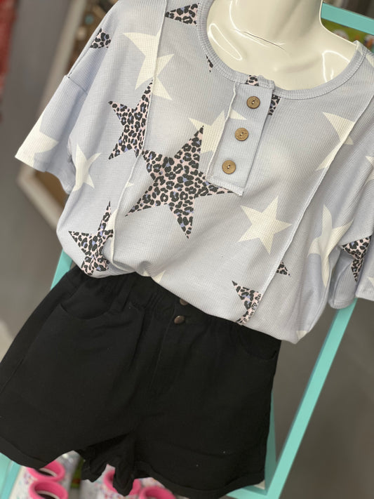 Reg Bombom Lavender Star Print 3-Button Front Detail Relaxed Fit Top