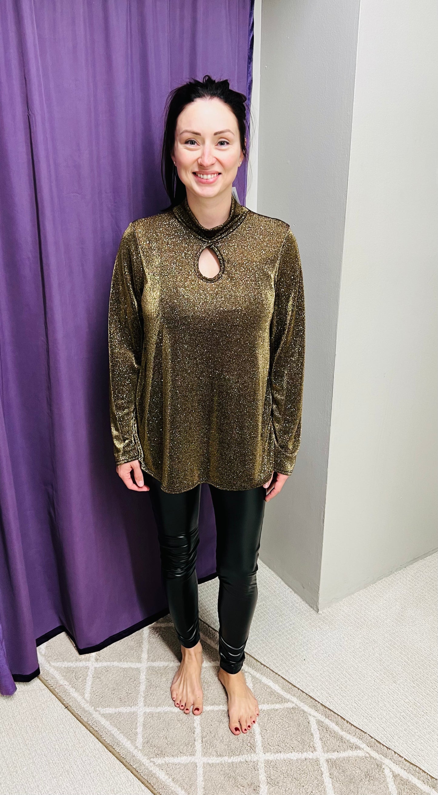 Reg & Curvy Hesed Black Key Hole Long Sleeve Shimmer Shirt