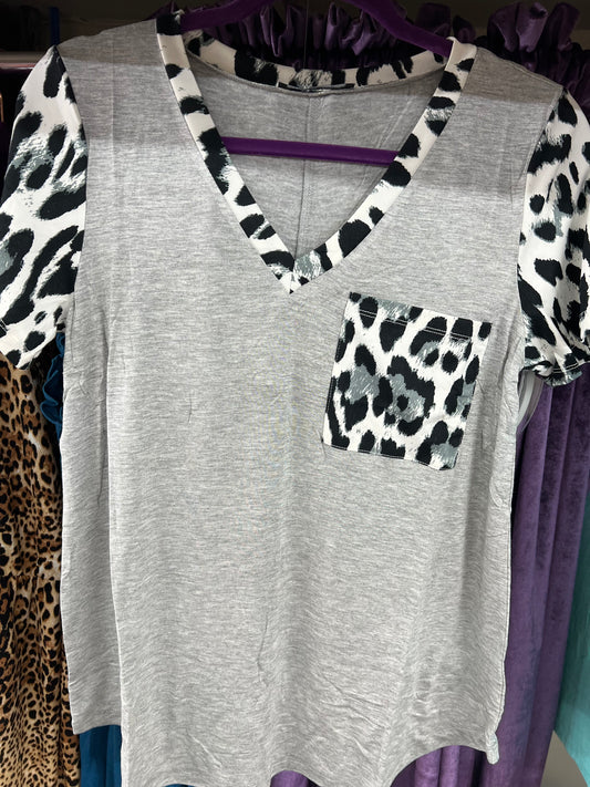 Regular SB H Grey Animal Print V Neck Top w/ Pockets